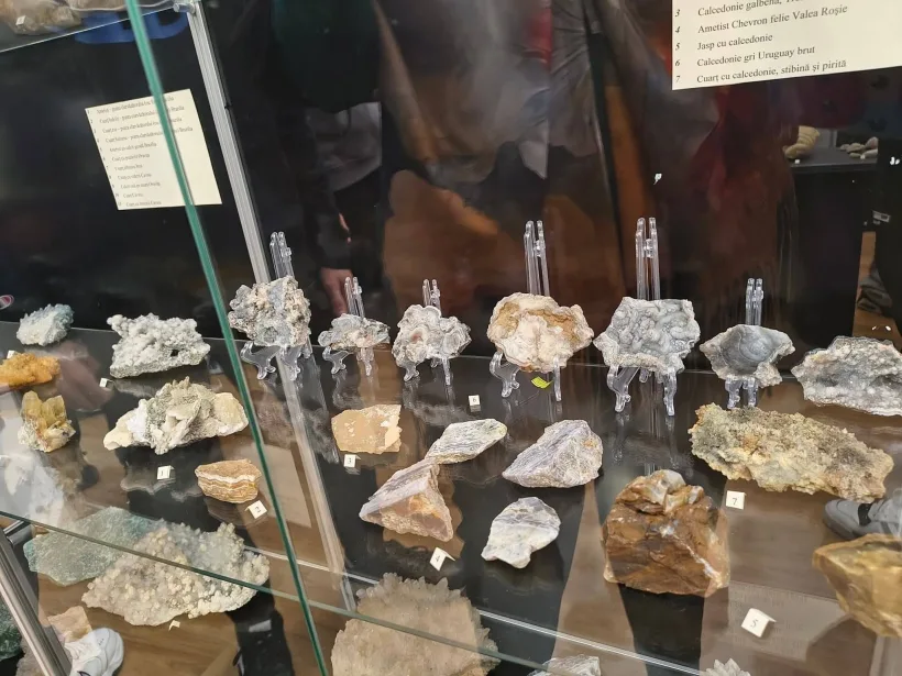 „Galaxii de Cristal”, o expoziție în care știința și frumusețea naturii se întâlnesc într-un mod spectaculos