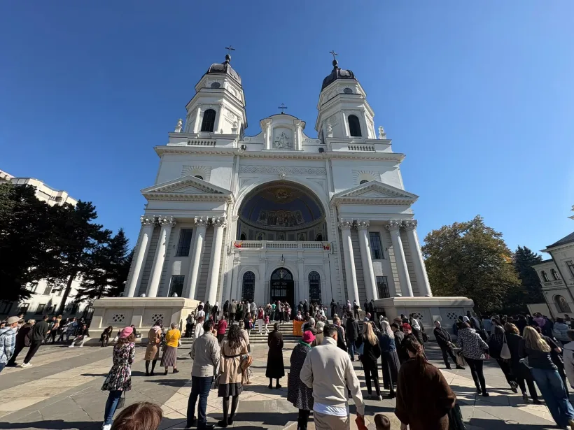 300.000 de pelerini sunt așteptați la Sfânta Parascheva. Jandarmii anunță zile de foc la Iași: „Timpi mari de așteptare”