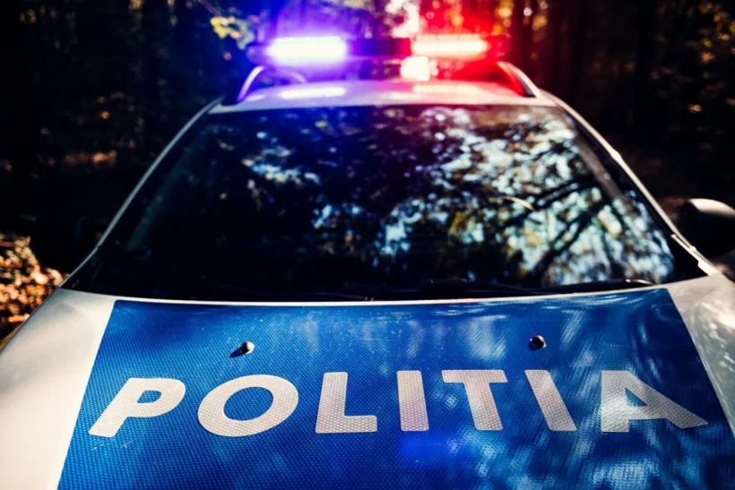 Femeie lovită pe trotuar de o mașină. Șoferul a fugit de la locul accidentului
