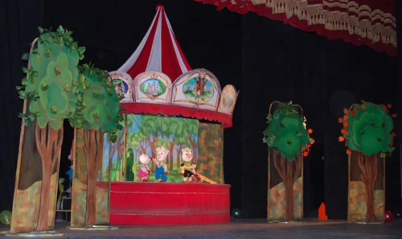 Povestea "Cei Trei Purceluși", online, pe pagina de Facebook a Teatrului GULLIVER