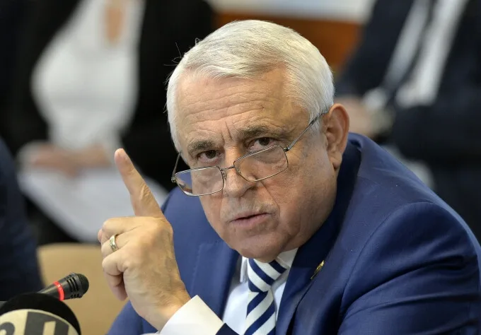 Ministrul Agriculturii, Petre Daea, avertizează că oscilaţiile de temperatură afectează culturile agricole