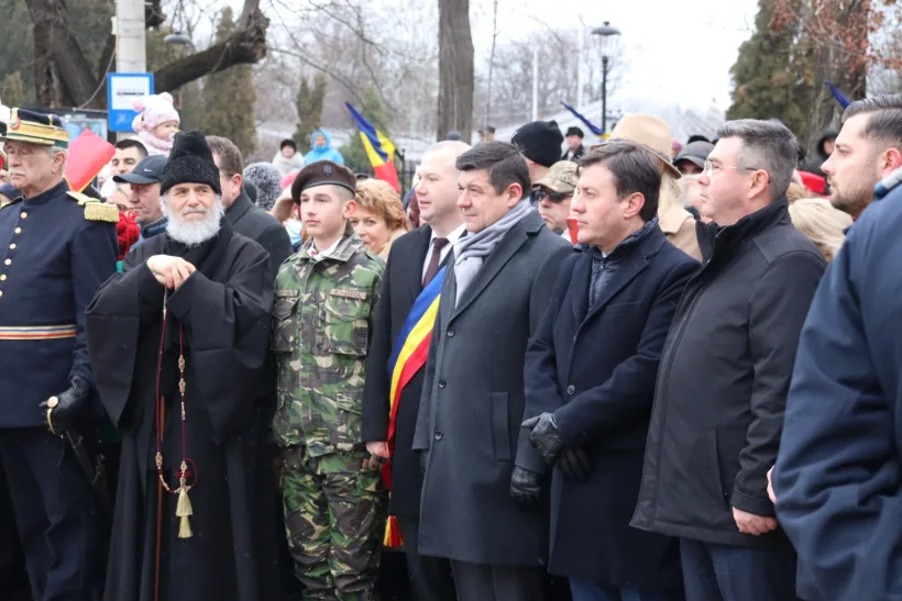 Hora Unirii la monumentul Domnitorului Alexandru Ioan Cuza