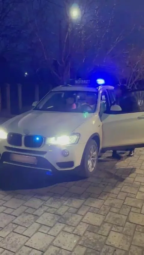 Un șofer a rămas fără permis deoarece a condus o mașină dotată cu dispozitive luminoase și sonore