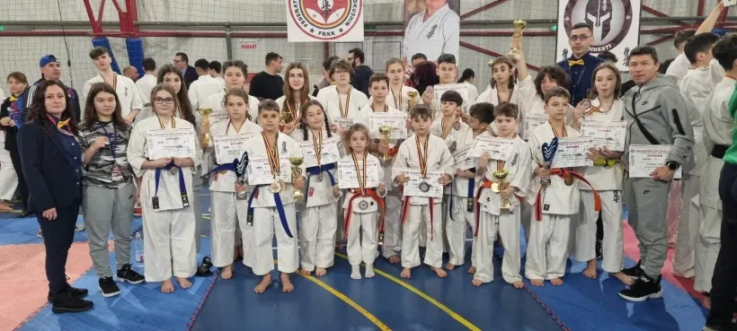 Karatiștii gălățeni de la Triumf Dojo au început anul cu 32 de medalii