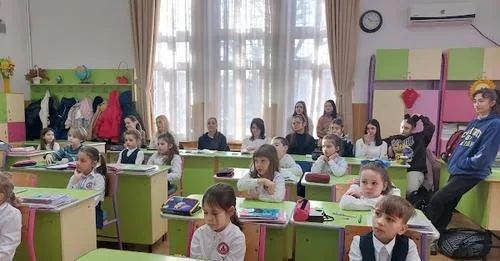 Ziua Lecturii: Akum despre Cronicile Domnişoarei Poimâine