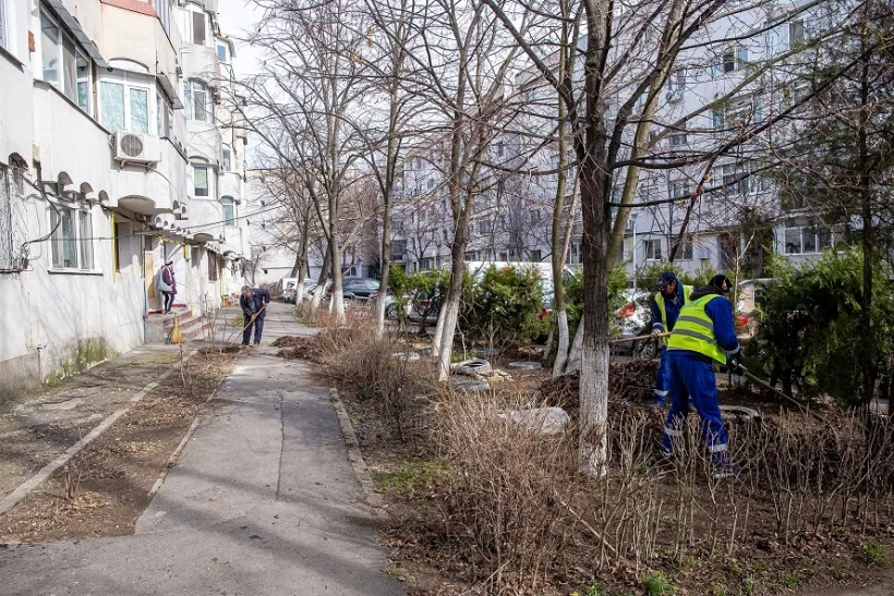 A început curățenia de primăvară în cartierele Galațiului