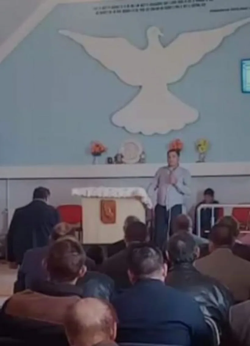 Inconștiență. Zeci de persoane au participat la o slujbă religioasă din județul Galați