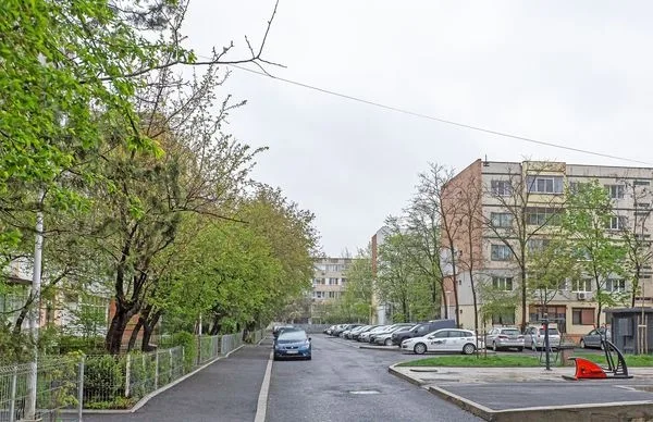  Parcare nouă și spațiu modern de relaxare la Complexul Siret