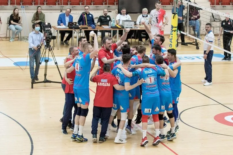 CSM Arcada joacă cu trofeul pe masă