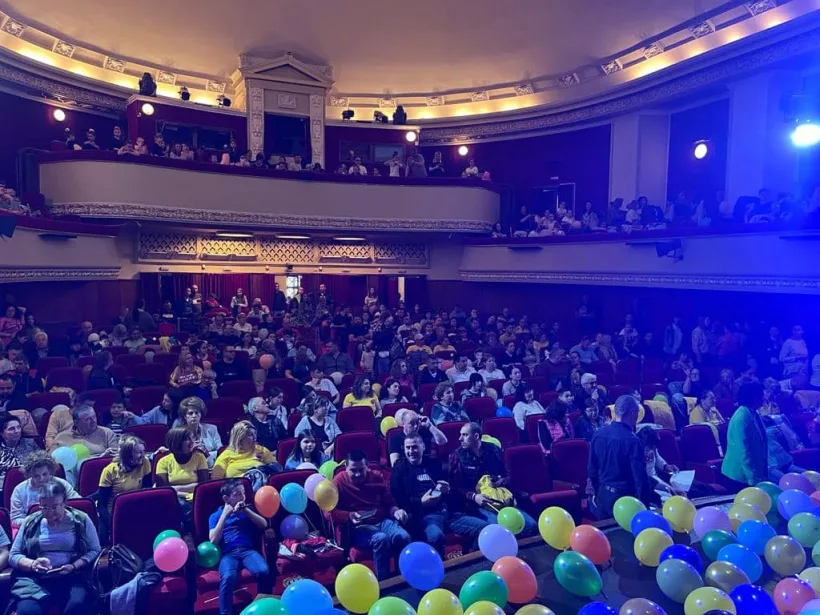 Peste 500 de copii au celebrat  Ziua internaţională a dansului, la Galați