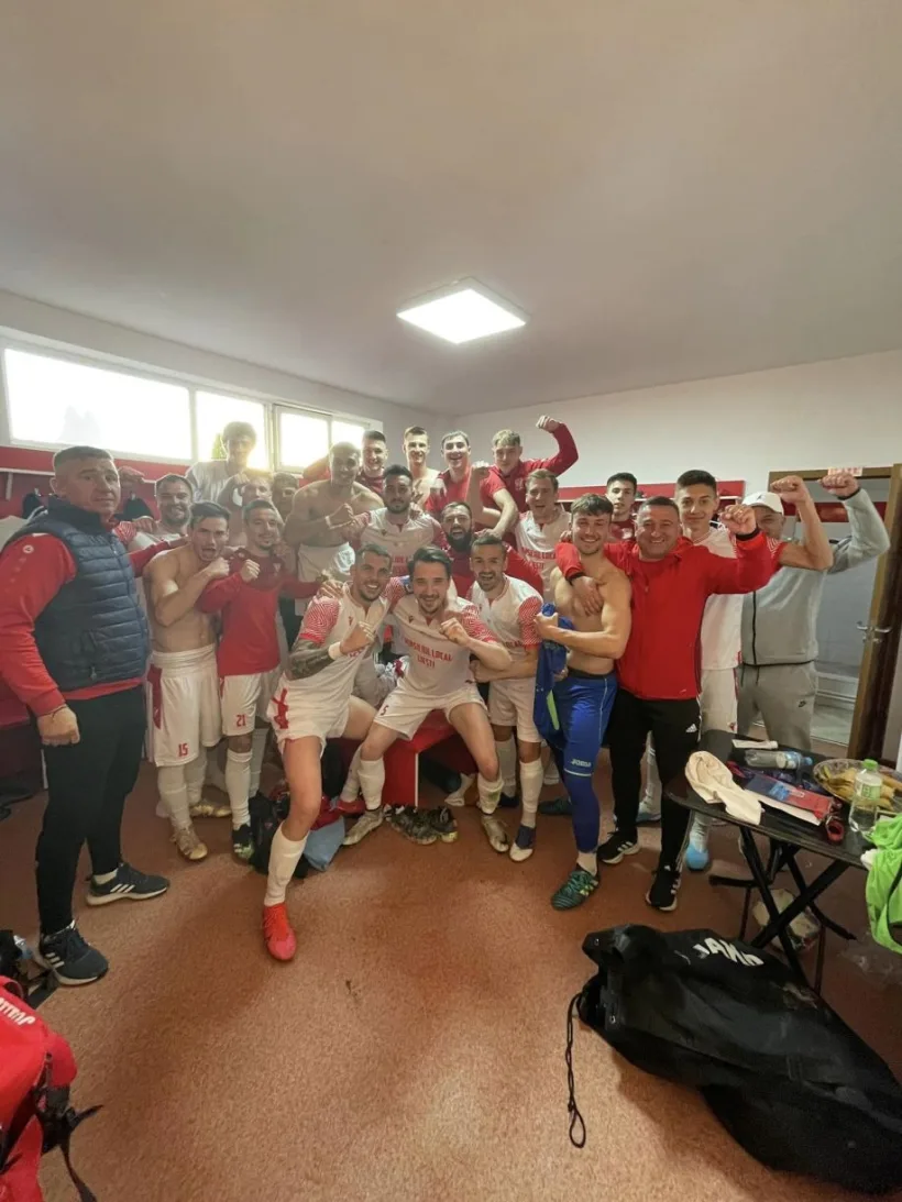 O victorie şi o remiză în eşalonul trei