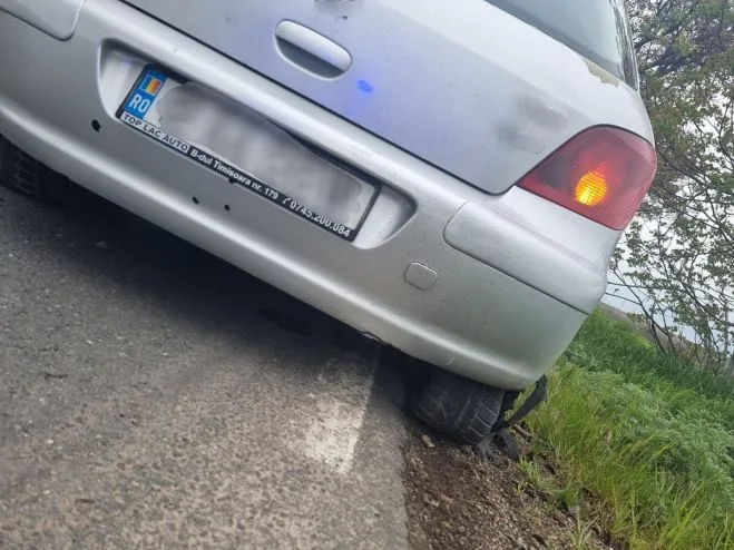 Șofer fără permis, băut și drogat, oprit cu focuri de armă de polițiștii gălățeni