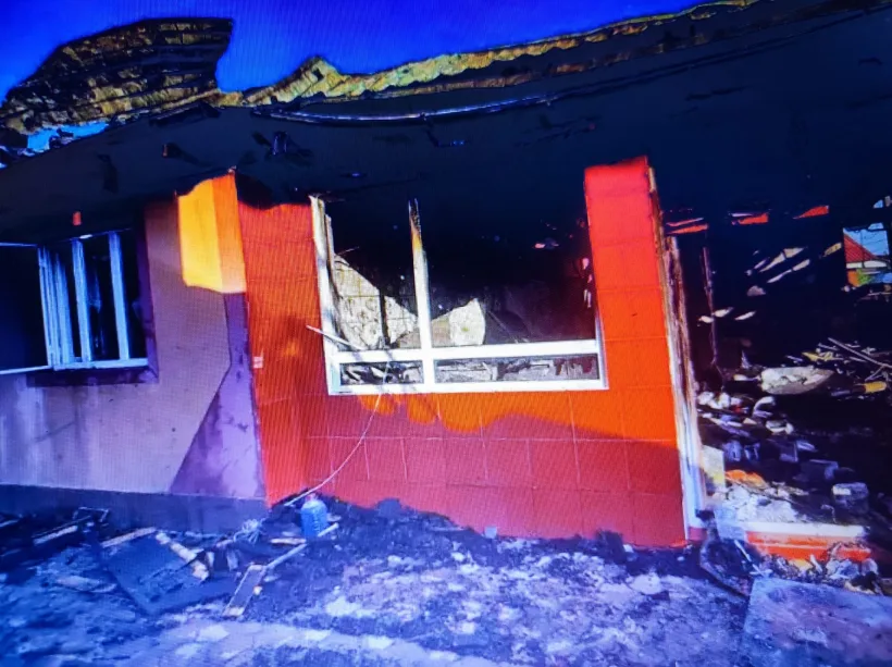 Reglare de conturi la Ghidigeni. Un individ a incendiat o casă și o mașină