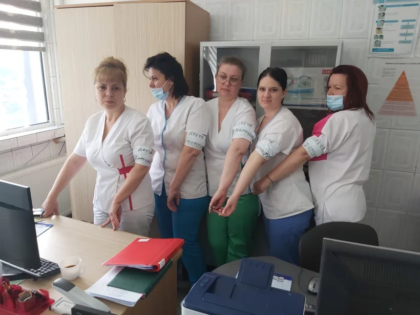 Și sindicaliștii gălățeni din SANITAS au intrat în grevă japoneză