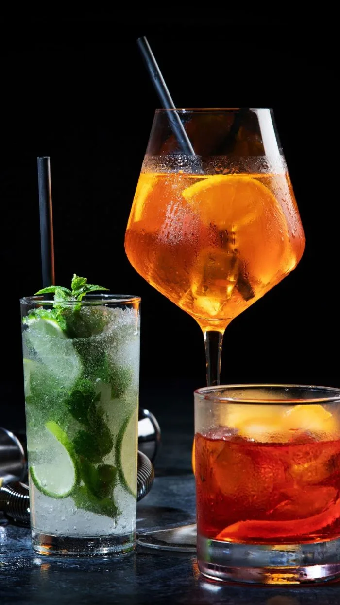 Orice băutură care conține zahăr sau alcool deshidratează