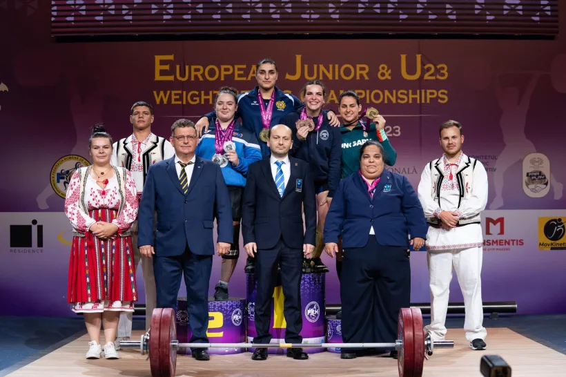 Halterofila Alexandra Alexe şi-a dat licenţa şi a cucerit trei medalii de argint la Europene