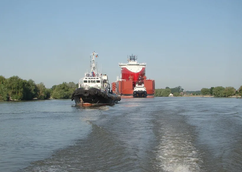 AFDJ Galați încearcă să descongestioneze aglomerația de nave de la gurile Dunării