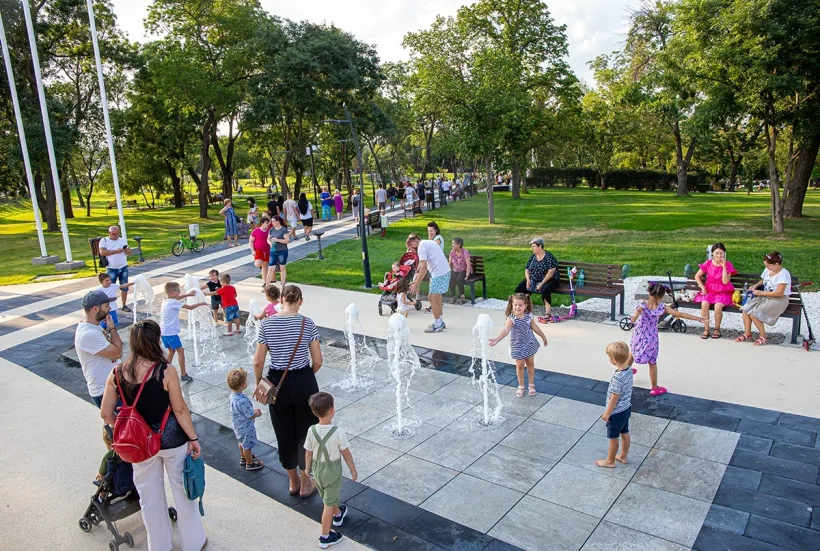 Parcul Carol I a fost inaugurat: s-au plantat peste 100 de arbori, din care 45 de cireși japonezi