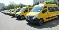 Aproape 213.000 elevi, preponderent din mediul rural izolat, vor beneficia de microbuze electrice pentru transportul şcolar