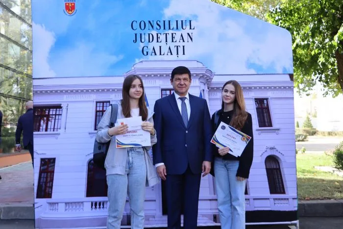 110 elevi din mediul rural, premiați cu 1.500 de lei fiecare pentru rezultate bune obținute anul acesta la admiterea la liceu