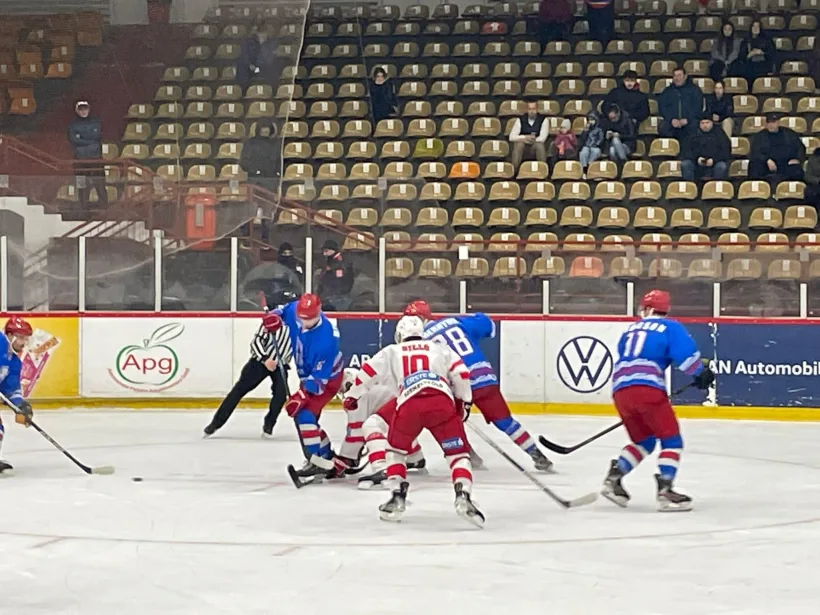 Hocheiştii de la CSM Galaţi au învins liderul LNHG