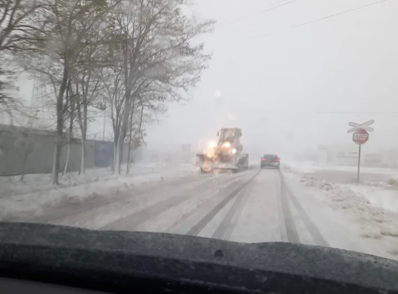 Se acționează pe drumurile județene cu peste 50 de utilaje de deszăpezire. Președintele Consiliului Județean, apel către gălățeni!