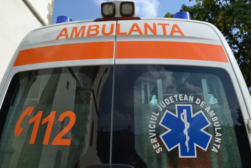 O fetiță de 9 ani a fost lovită de o ambulanță, pe o stradă din Galați