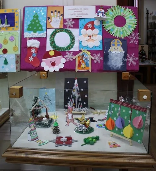 Magia Crăciunului la Bibliotecă - expoziţie de felicitări şi obiecte decorative