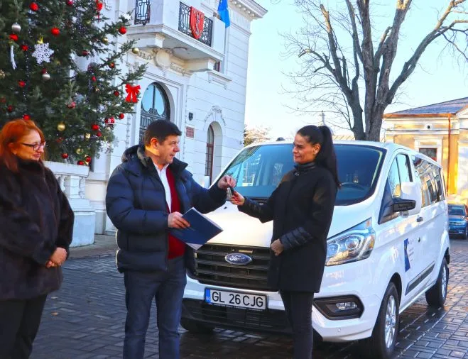 Consiliul Județean Galați a dotat Spitalul Tg. Bujor cu un microbuz pentru transportul medicilor