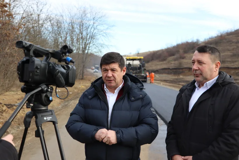 Fostul drum de pământ dintre Odaia Manolache și DN24D, transformat de Consiliul Județean Galați într-un drum modern și sigur