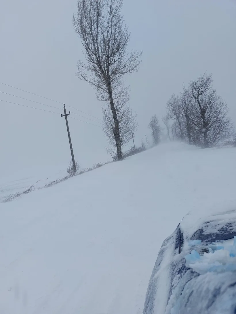Școli închise din cauza ninsorii și a viscolului, în județul Galați