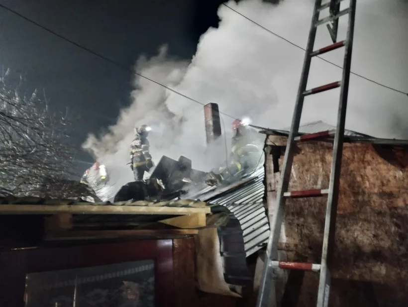 Incendiu violent în Negrilești: un bărbat a murit