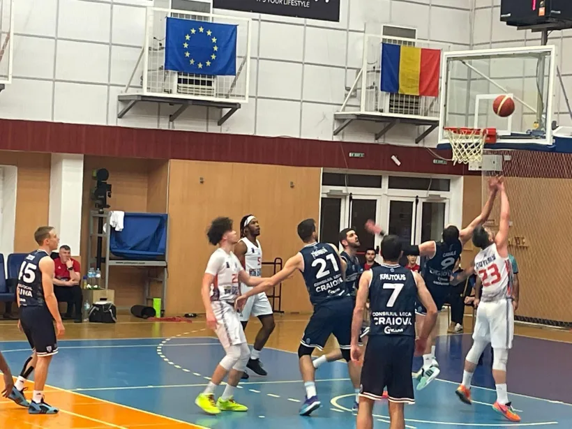 Volei şi baschet pentru gălăţeni la sala Dunărea