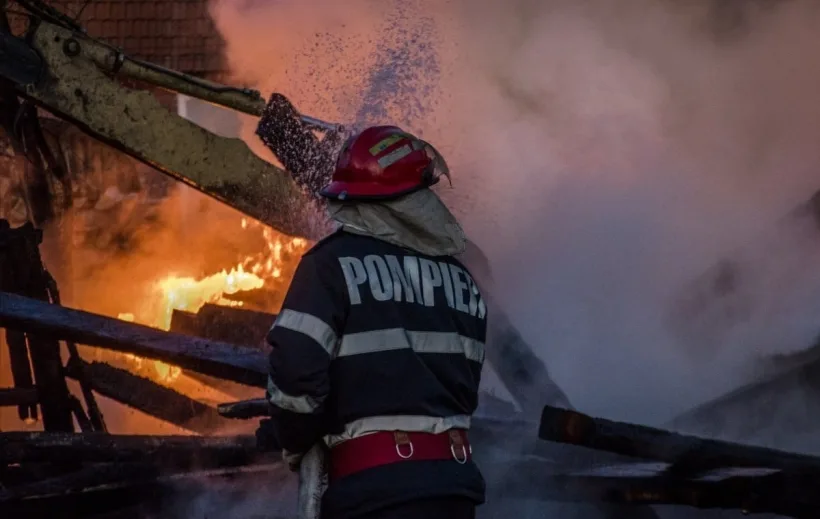 Un bărbat a incendiat patru case pentru a masca furturile comise