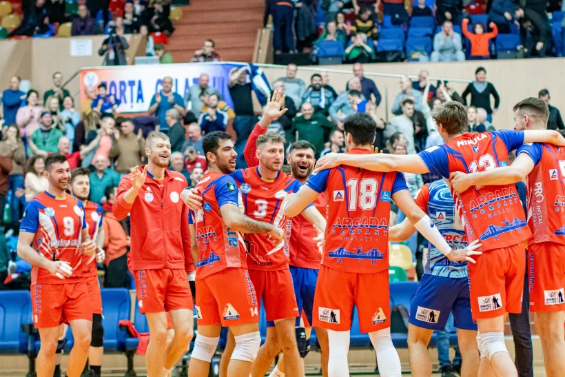 Cuplaj volei şi baschet la sala Dunărea