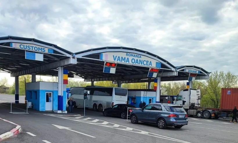Carte de identitate românească falsă, descoperită în portofelul unui pasager