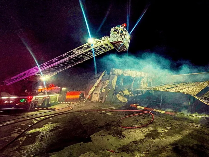 Un bar și o spălătorie auto incendiate în județul Galați