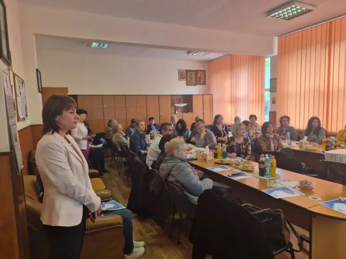 Profesorii de istorie și educație socială învață cum să disemineze rezultatele proiectelor extracurriculare