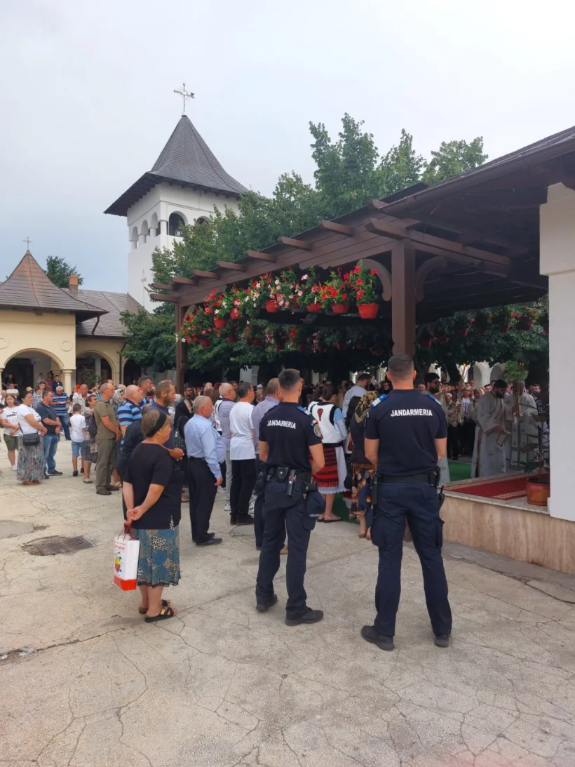 Peste 120 de jandarmi în stradă, de Florii