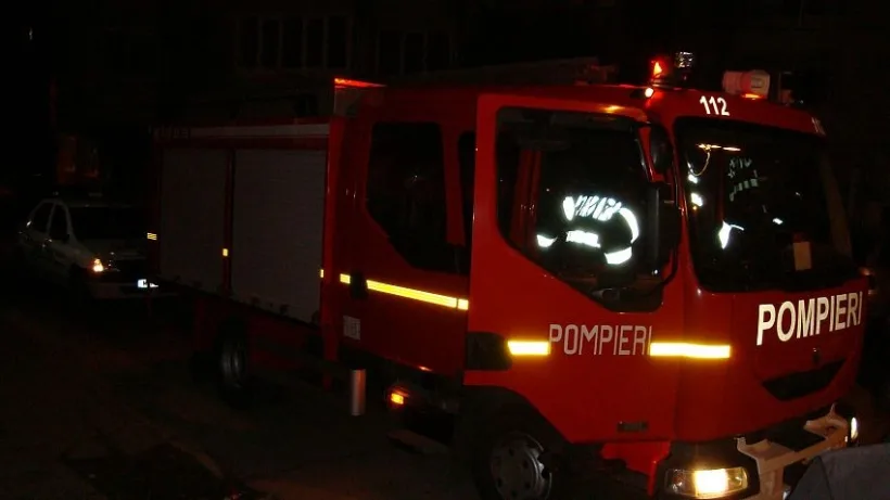 Noapte albă pentru pompierii gălățeni: fosta groapa a orașului Tecuci a luat foc