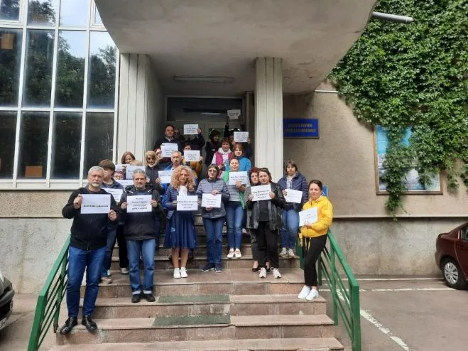 Al doilea protest consecutiv al angajaților de la Agenția pentru Protecția Mediului Galați