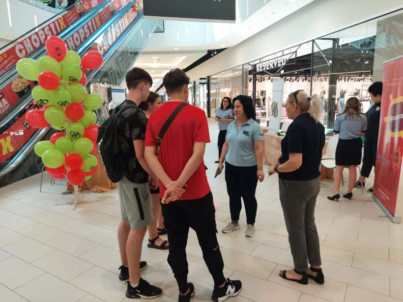 Jandarmii gălățeni, în acțiune de conștientizare antidrog la mall