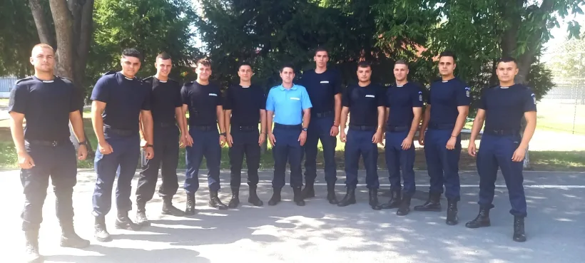 Cei mai tineri jandarmi, elevi ai școlilor militare de subofițeri, în stagiu de practică la Galați