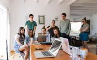 Ministerul Muncii și Solidarității Sociale: Scădere semnificativă a șomajului în rândul tinerilor în prima jumătate a anului 2024