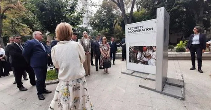 Ambasada SUA vă invită să vizitaţi expoziţia fotografică aniversară „Noi, poporul”, pe Aleea de la P-uri