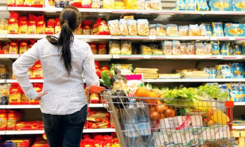 Guvernul va continua plafonarea adaosurilor la produsele alimentare de bază