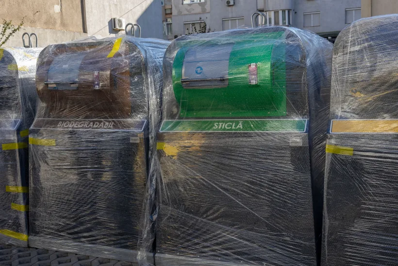În premieră, insule ecologice în cartiere cu acces pe bază de card sau telefon