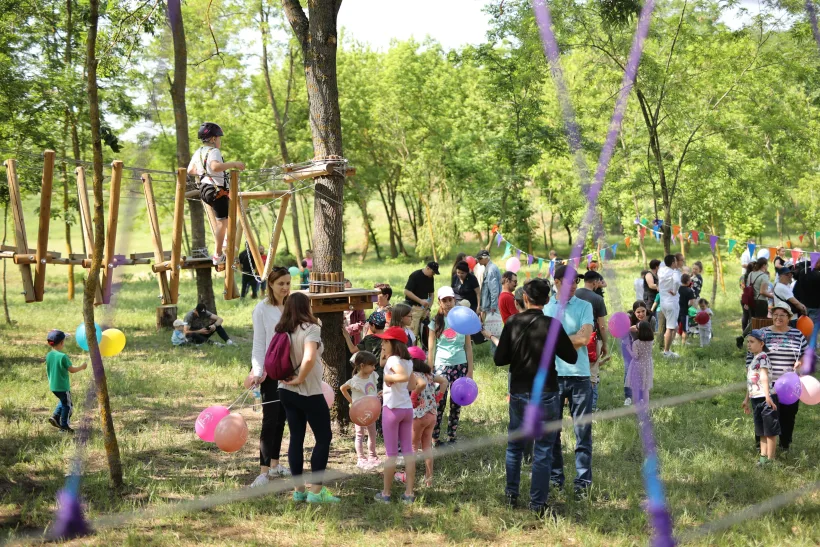 Aproximativ 10.000 de vizitatori au venit anul acesta în Parcul de Aventură „EscapeLand” din Pădurea Gârboavele