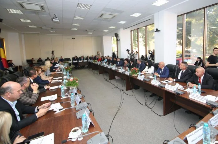 Consilieri județeni, aleși în urma scrutinului din iunie, au depus jurământul