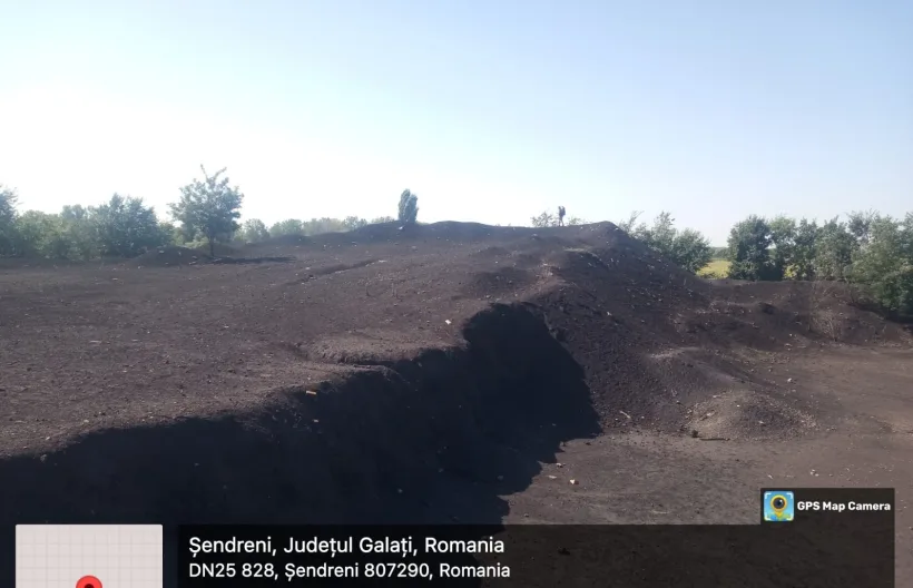 Depozit ilegal uriaș de deșeuri periculoase, găsit lângă Galați